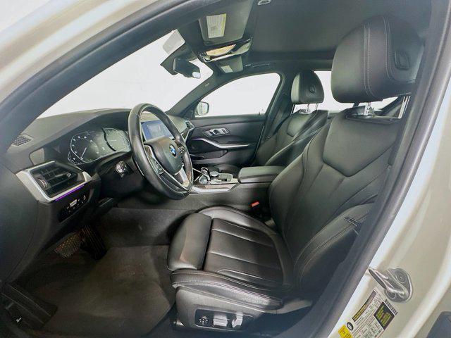 Photo of 2022 Alpine White BMW 330