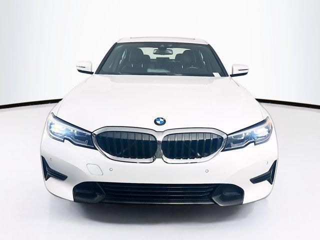 Photo of 2022 Alpine White BMW 330