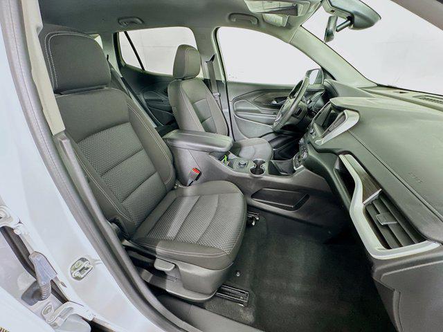 Photo of 2024 Summit White GMC Terrain