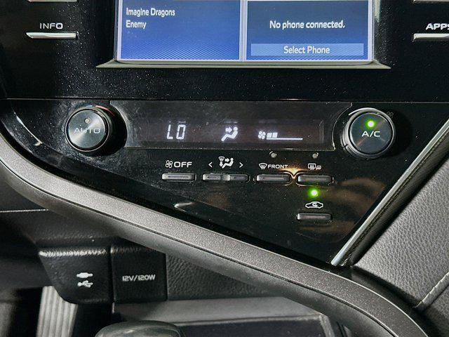 Photo of 2018 Midnight Black Metallic Toyota Camry