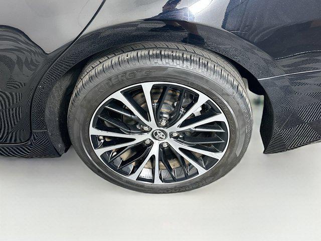Photo of 2018 Midnight Black Metallic Toyota Camry