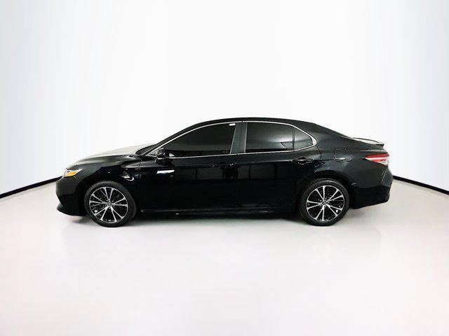 Photo of 2018 Midnight Black Metallic Toyota Camry