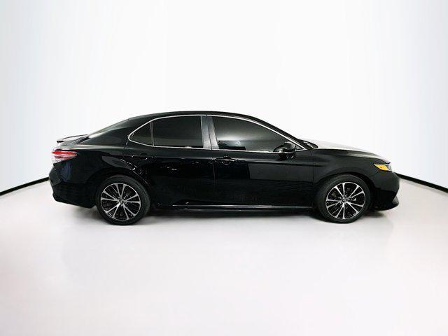 Photo of 2018 Midnight Black Metallic Toyota Camry
