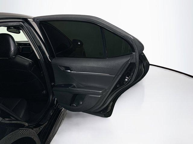 Photo of 2018 Midnight Black Metallic Toyota Camry