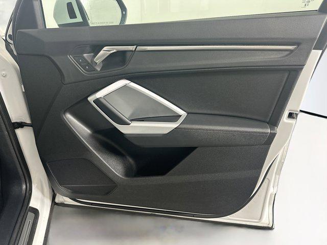 Photo of 2024 Arkona White Audi Q3