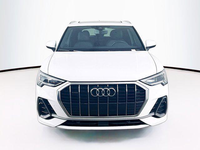 Photo of 2024 Arkona White Audi Q3