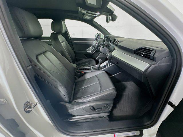 Photo of 2024 Arkona White Audi Q3