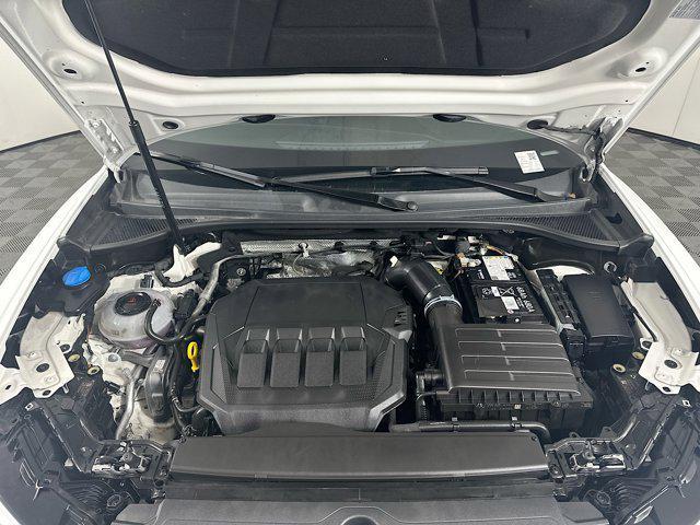 Photo of 2024 Arkona White Audi Q3