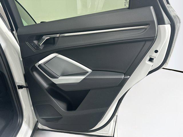 Photo of 2024 Arkona White Audi Q3