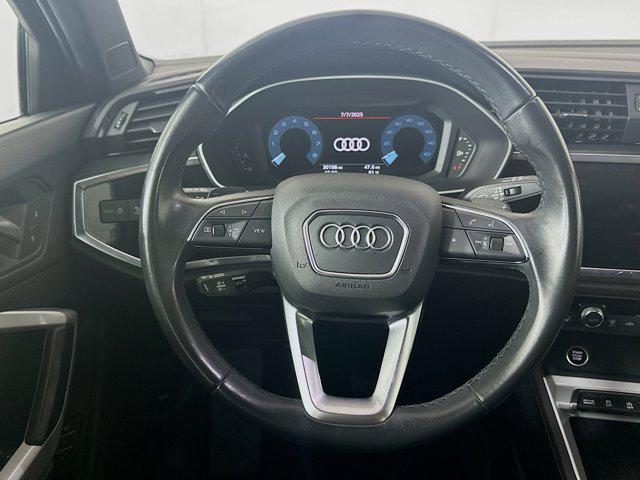 Photo of 2024 Arkona White Audi Q3