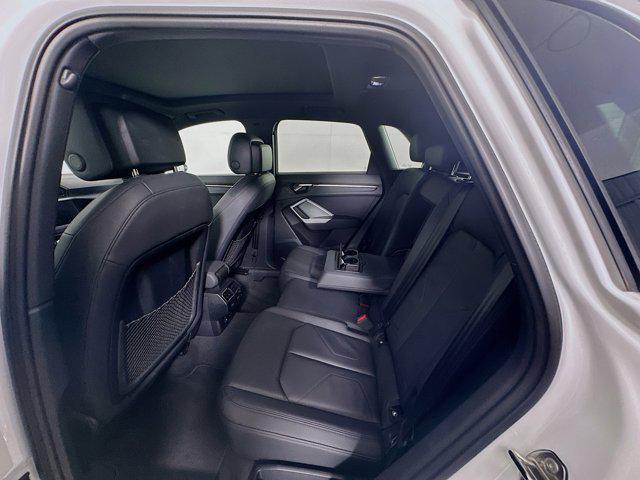 Photo of 2024 Arkona White Audi Q3