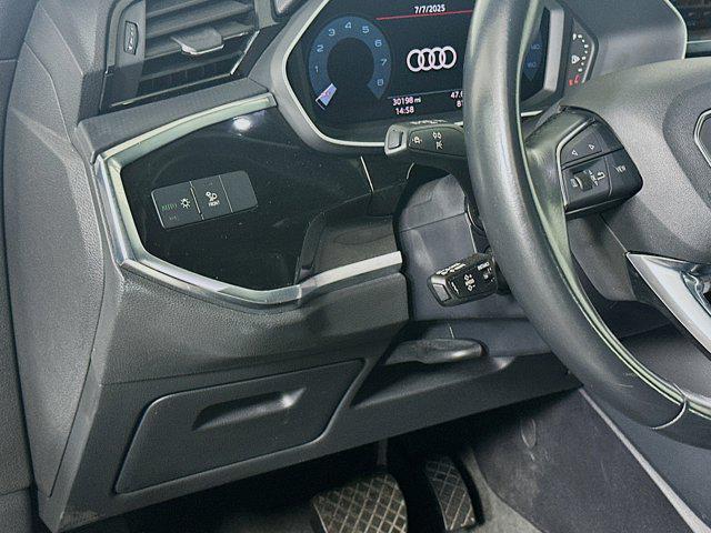 Photo of 2024 Arkona White Audi Q3