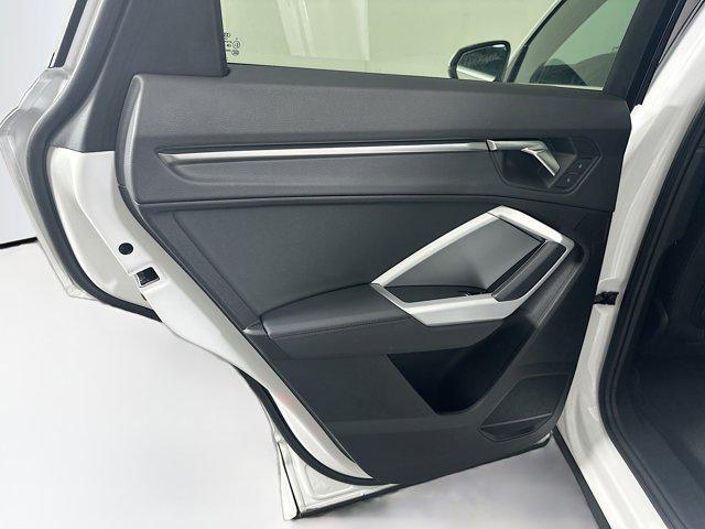 Photo of 2024 Arkona White Audi Q3