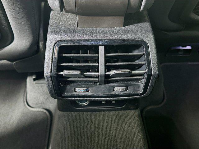Photo of 2024 Arkona White Audi Q3