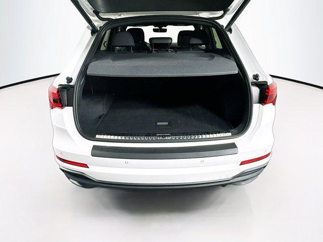 Photo of 2024 Arkona White Audi Q3