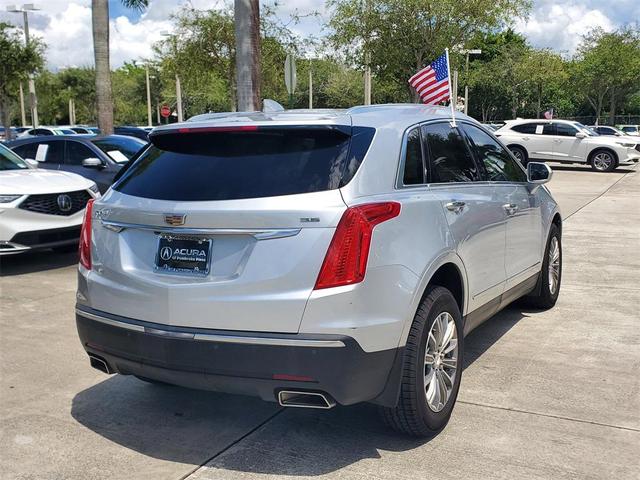 Photo of 2017 Radiant Silver Metallic Cadillac XT5