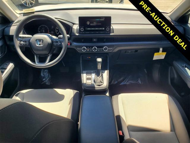 Photo of 2025 Platinum White Pearl Honda CR-V