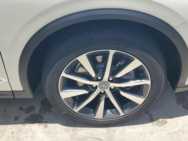 Photo of 2025 Platinum White Pearl Acura MDX