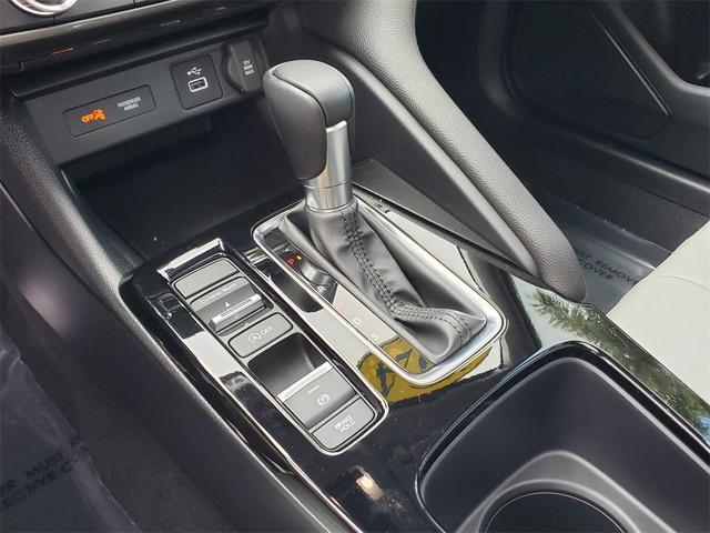 Photo of 2024 Platinum White Pearl Acura Integra