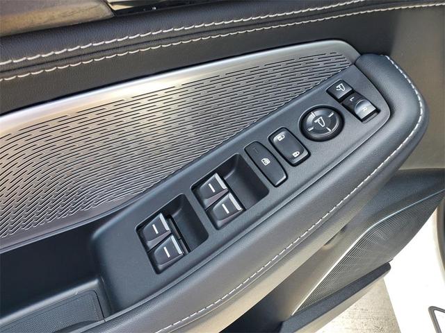 Photo of 2023 Platinum White Pearl Acura MDX