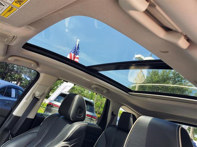 Photo of 2023 Platinum White Pearl Acura MDX