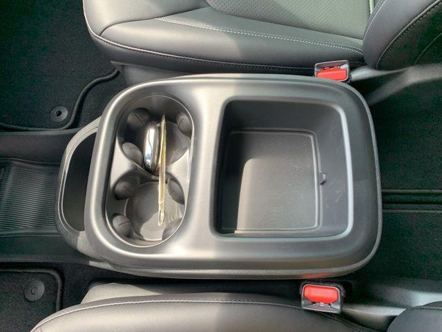 Photo of 2026 Bright White Clearcoat Chrysler Pacifica