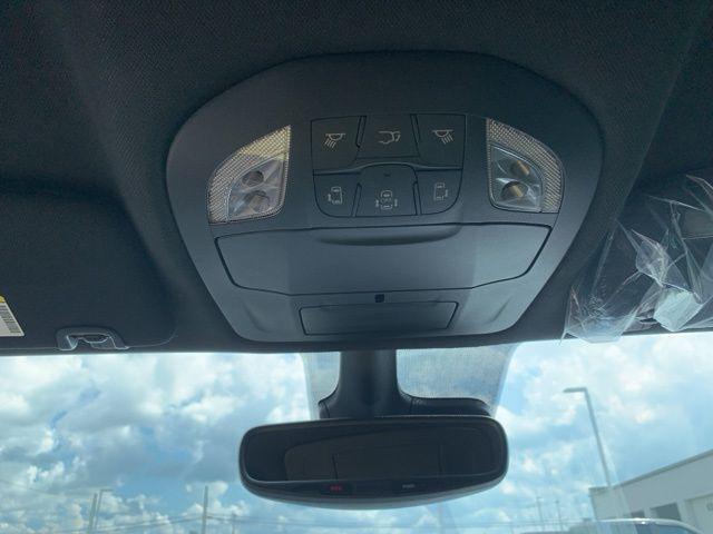 Photo of 2026 Bright White Clearcoat Chrysler Pacifica