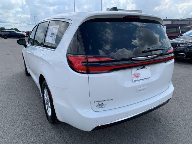 Photo of 2026 Bright White Clearcoat Chrysler Pacifica