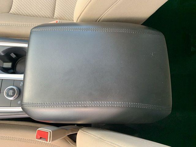 Photo of 2022 Carbonized Gray Metallic Ford Explorer
