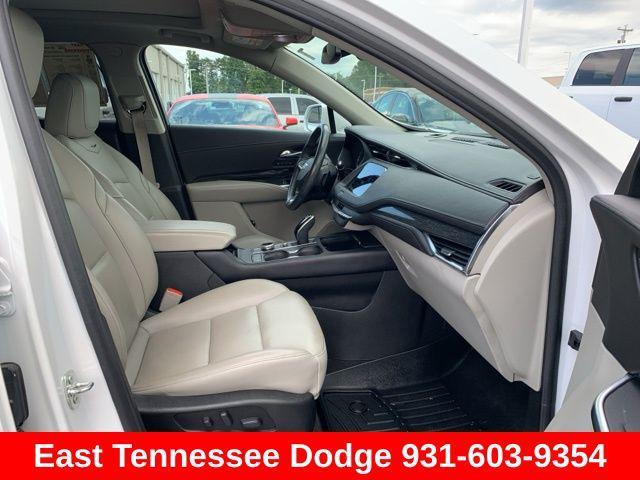Photo of 2020 Crystal White Tricoat Cadillac XT4