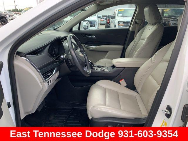 Photo of 2020 Crystal White Tricoat Cadillac XT4