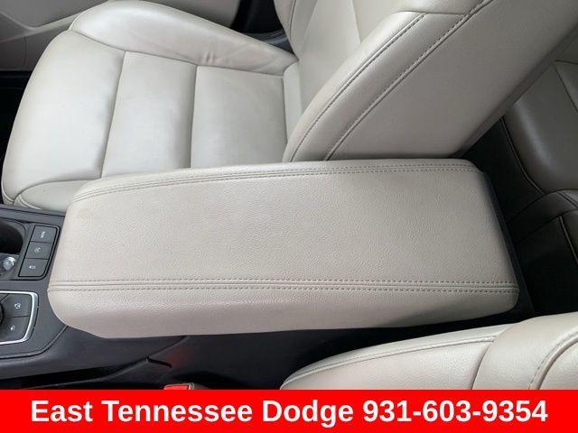 Photo of 2020 Crystal White Tricoat Cadillac XT4