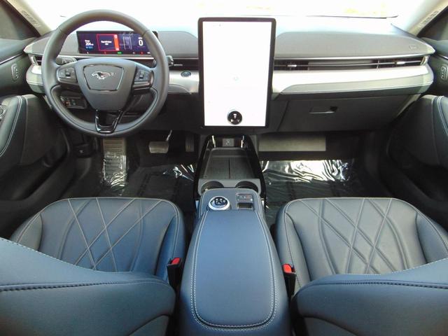 Photo of 2021 Star White Metallic Tri-Coat Ford Mustang Mach-E