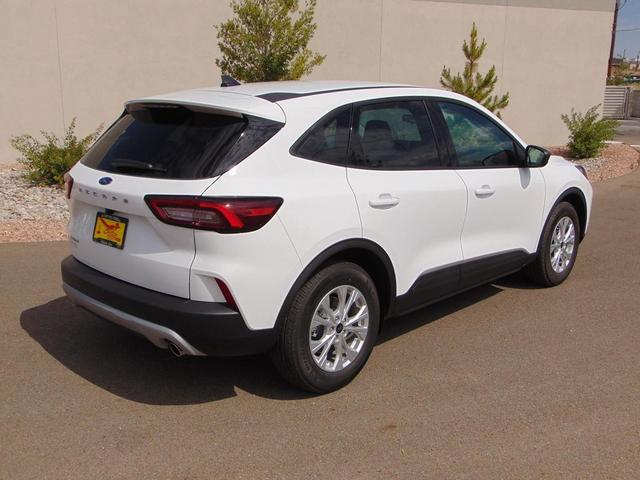 Photo of 2025 Oxford White Ford Escape