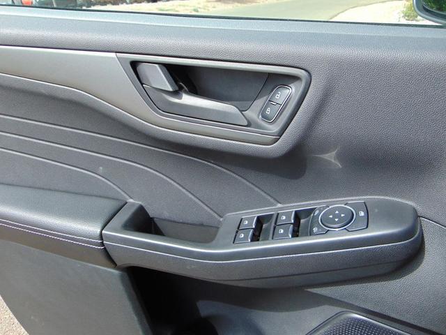 Photo of 2025 Oxford White Ford Escape