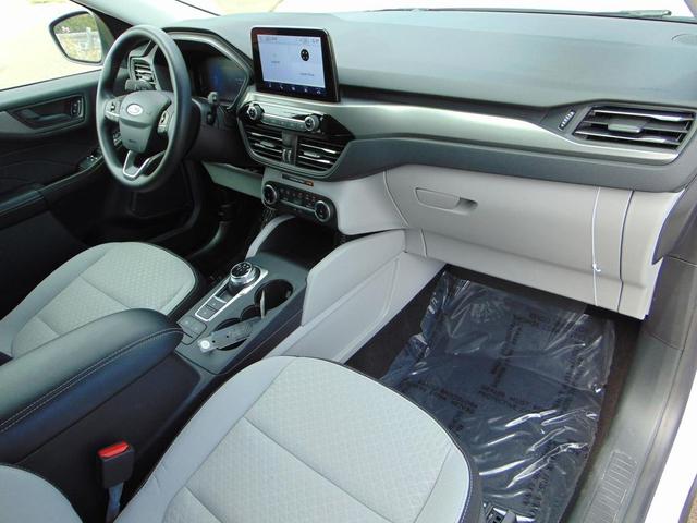 Photo of 2025 Oxford White Ford Escape