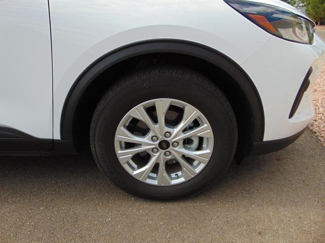 Photo of 2025 Oxford White Ford Escape