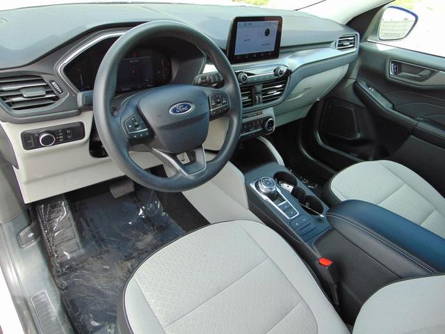 Photo of 2025 Oxford White Ford Escape