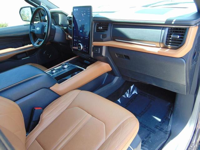 Photo of 2022 Agate Black Metallic Ford Expedition Max