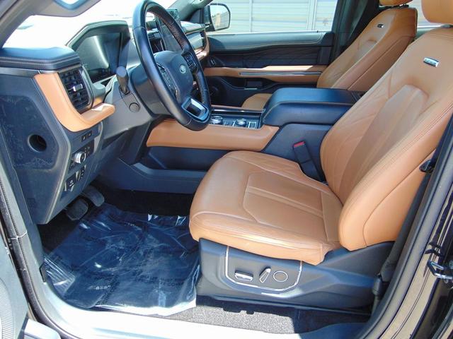 Photo of 2022 Agate Black Metallic Ford Expedition Max