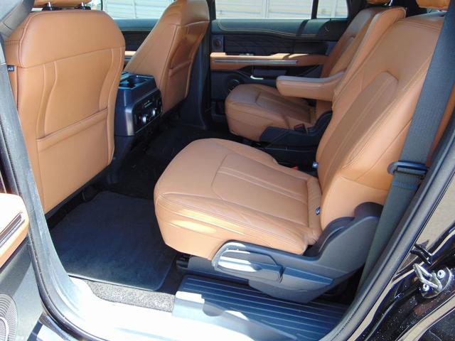 Photo of 2022 Agate Black Metallic Ford Expedition Max