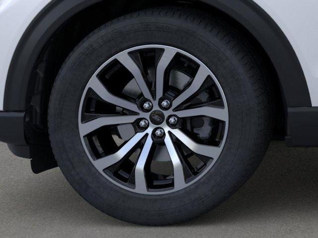Photo of 2025 Star White Metallic Tri-Coat Ford Explorer