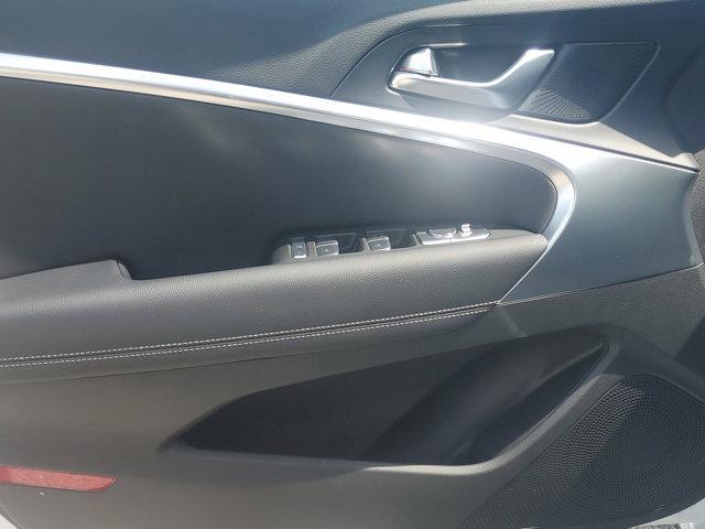 Photo of 2026 Uyuni White Genesis G70