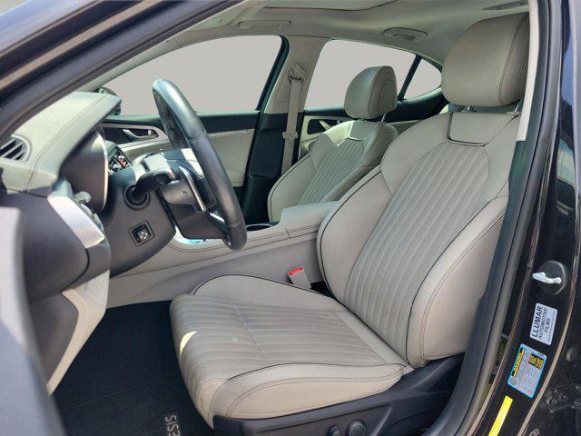 Photo of 2019 Victoria Black Genesis G70
