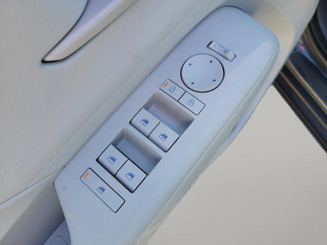Photo of 2025 Ecotronic Gray Pearl Hyundai KONA