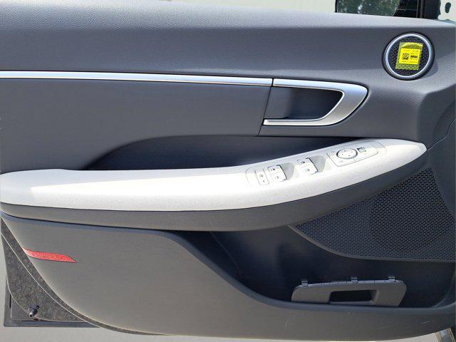 Photo of 2025 Carbon Blue Hyundai SONATA Hybrid