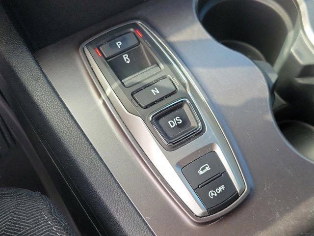 Photo of 2022 Lunar Silver Metallic Honda Pilot