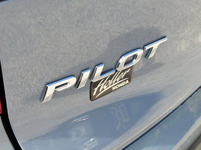 Photo of 2022 Lunar Silver Metallic Honda Pilot