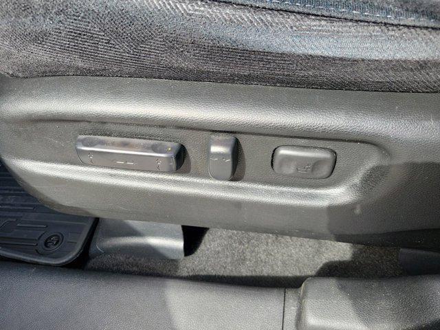 Photo of 2022 Lunar Silver Metallic Honda Pilot