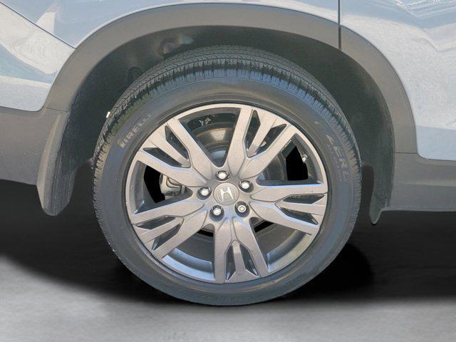 Photo of 2022 Lunar Silver Metallic Honda Pilot